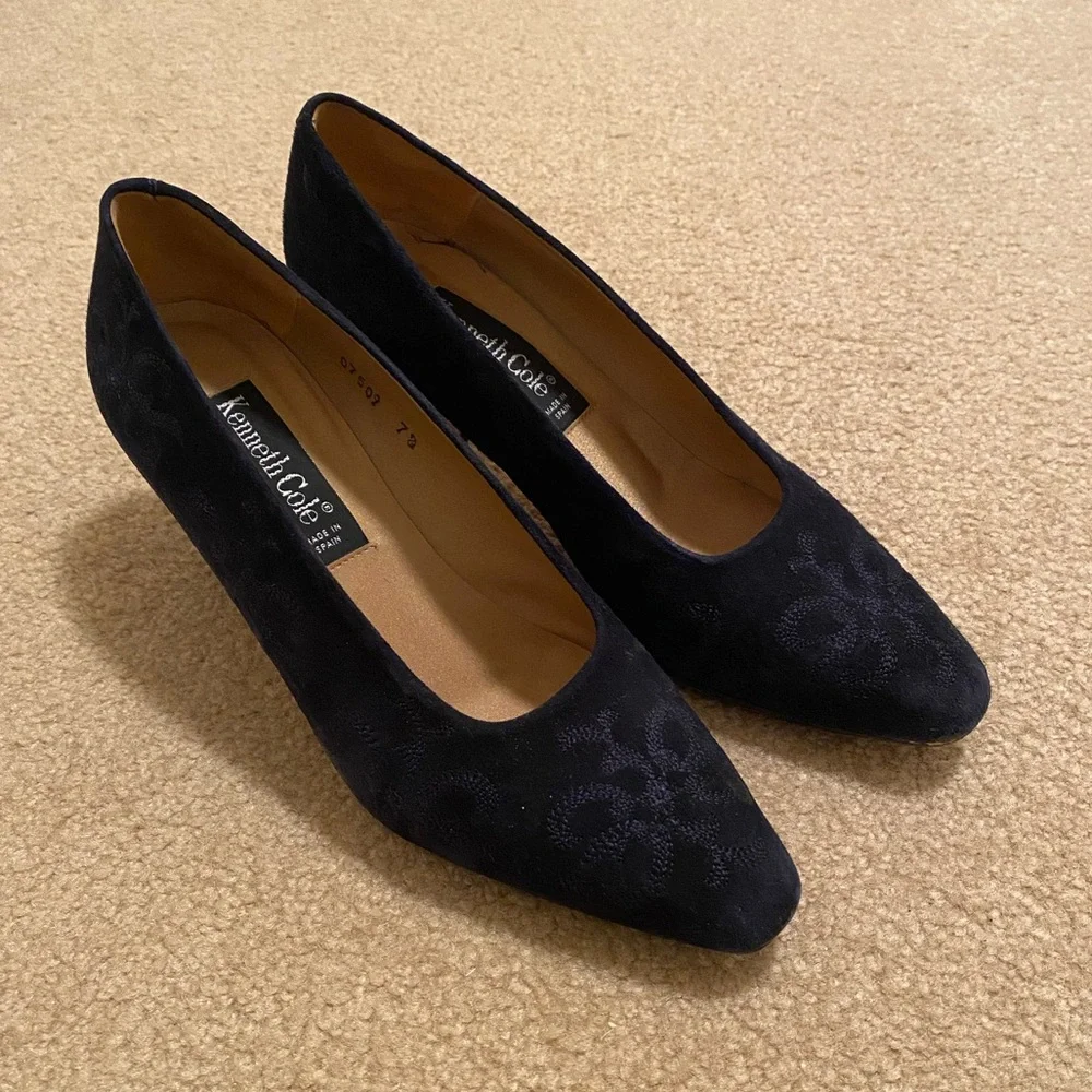 Navy Kenneth Cole Suede Heels Size 7.5 Vintage